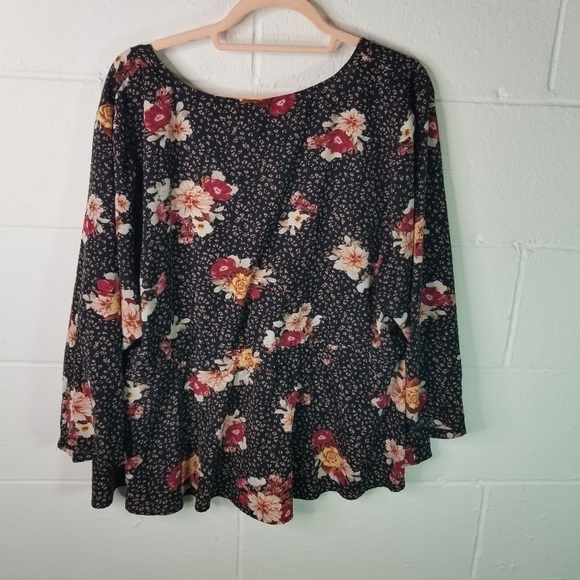 Torrid black floral chablis corset front blouse - Picture 5 of 9
